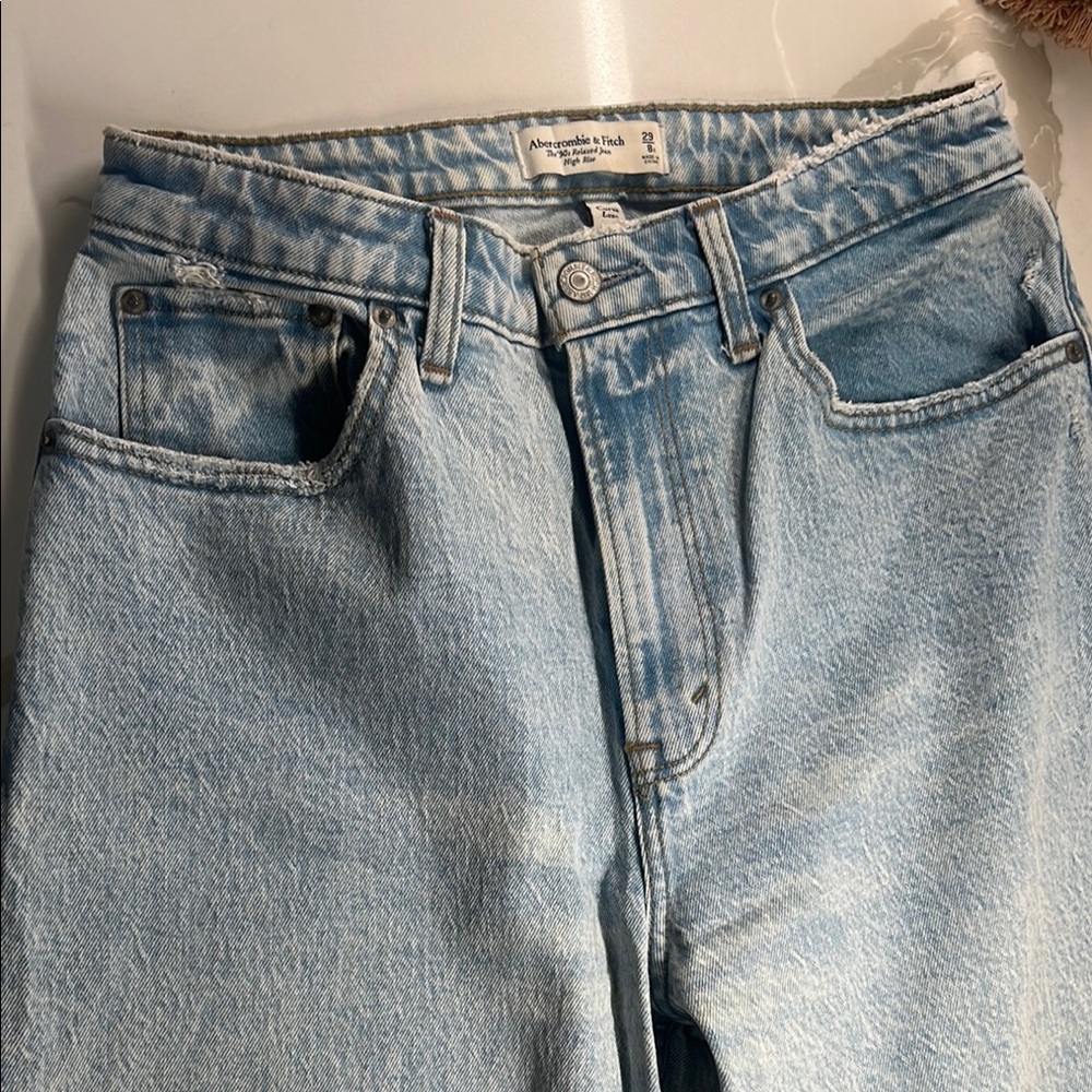 Abercrombie & Fitch Faded Denim Jeans. Curve Love, 90s Relaxed Jean High Rise